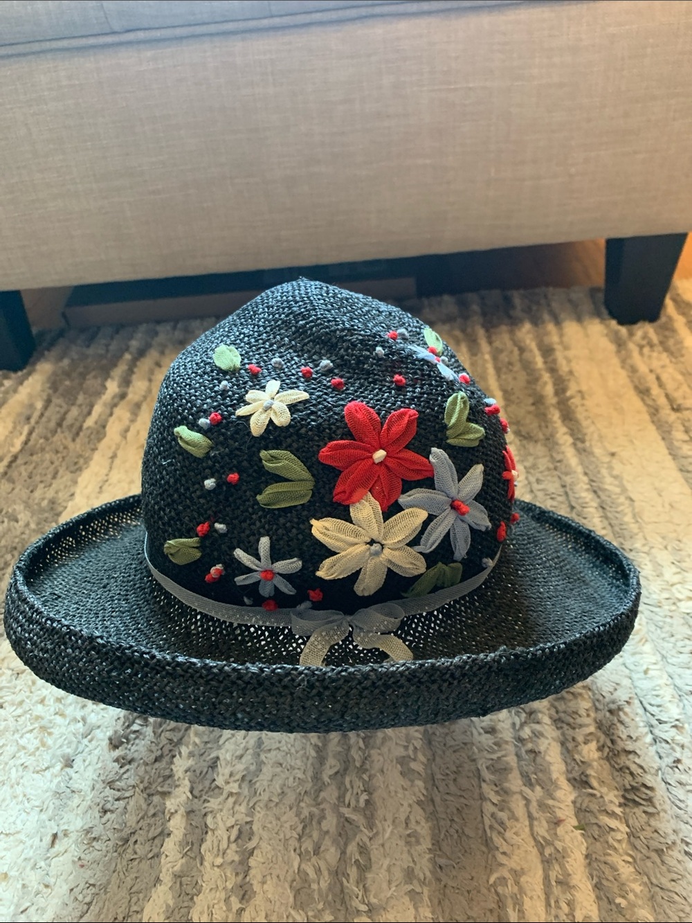 Vintage Louise Green Los Angeles Black Straw Sun Hat with Floral Embroidery